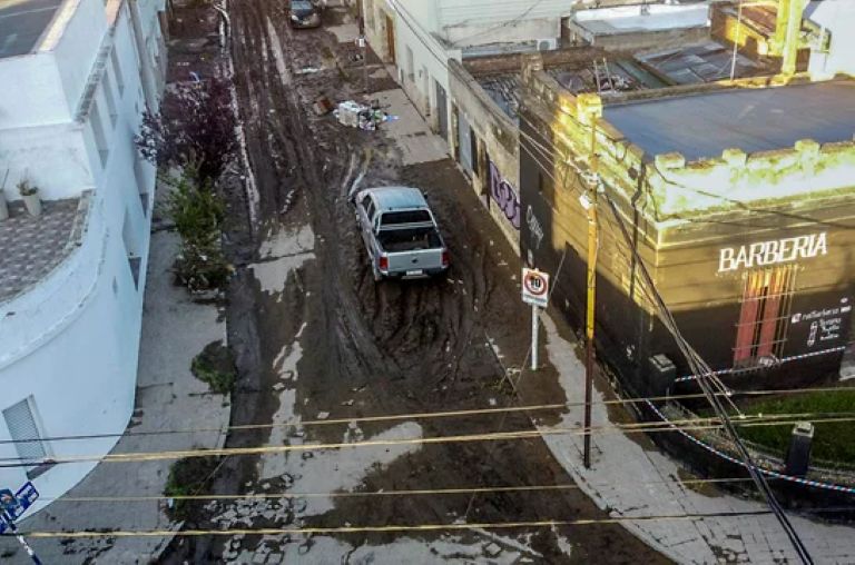 Temporal en Bahía Blanca: confirman el hallazgo del cuerpo del conductor de la camioneta en la que se refugiaron las niñas Pilar y&nbsp;Delfina