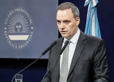 Adorni desafió a Navarro a pagar el asado tras perder su apuesta por la&nbsp;inflación