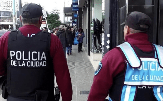 La Policía de la Ciudad incorporó chalecos inteligentes con chip y rastreo en tiempo&nbsp;real