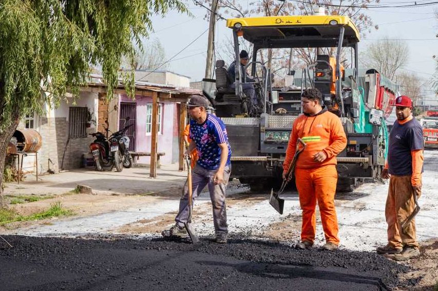 Abella supervisó los avances de las obras de asfalto en&nbsp;Villanueva