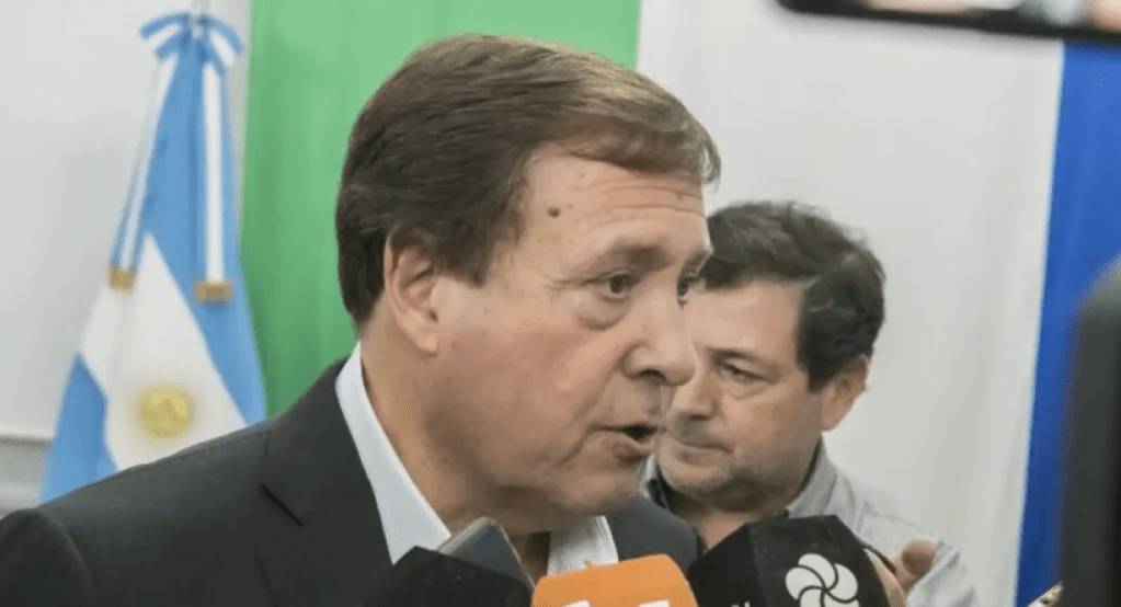 “La defensa de nuestra provincia nace de cada escuela y estudiante que recibe apoyo”: Alberto Weretilneck invierte en educación frente al desfinanciamiento nacional 