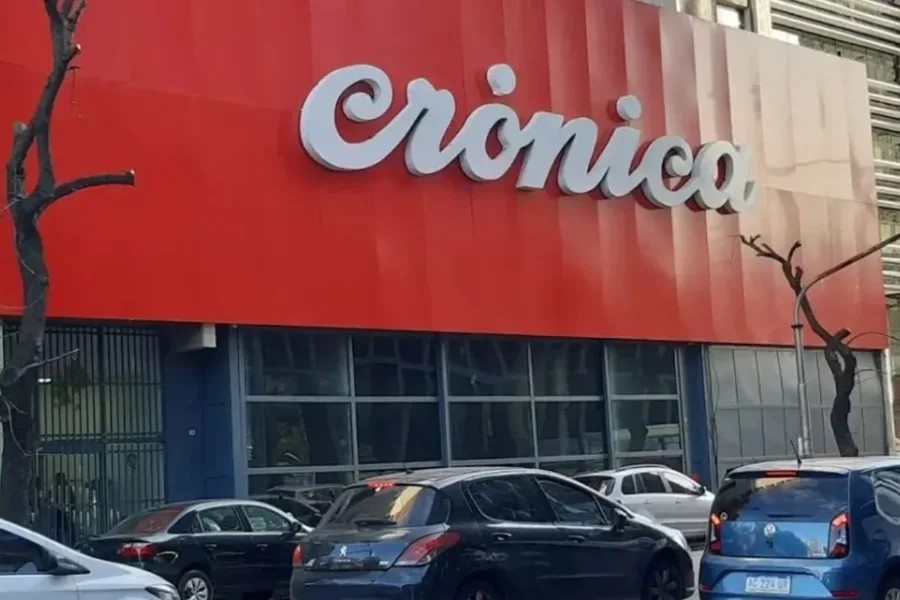 Un hombre armado con un cuchillo irrumpió en Crónica y fue detenido tras herir a un&nbsp;guardia