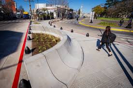 Abella inauguró la nueva plazoleta de Belgrano y Mitre: “Un nuevo espacio público que logramos con la participación de los&nbsp;vecinos”