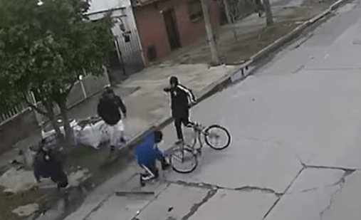 Intentó robarle la bicicleta a un adolescente, disparó al suelo y fue detenido en Ingeniero&nbsp;Budge