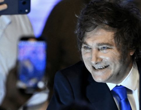 Milei pasó el día después del triunfo en Olivos y activo en redes&nbsp;sociales