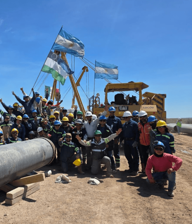 Gracias a Alberto Weretilneck, Río Negro celebra la última soldadura del Oleoducto Vaca Muerta Oil&nbsp;Sur