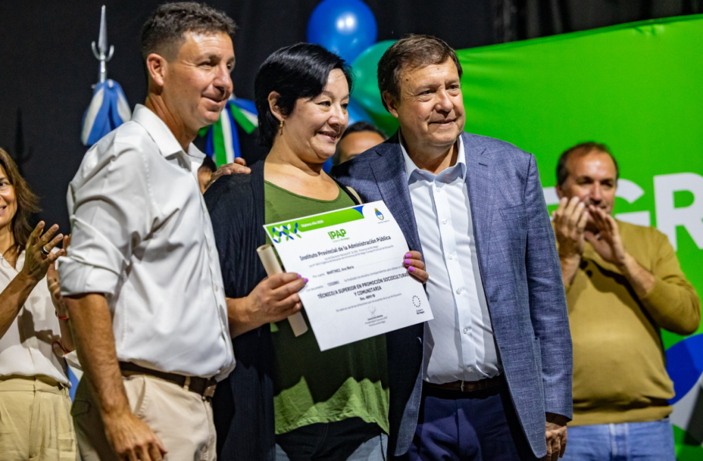 Weretilneck fortalece la formación y el empleo con la expansión de Río Negro Bilingüe a la zona&nbsp;andina